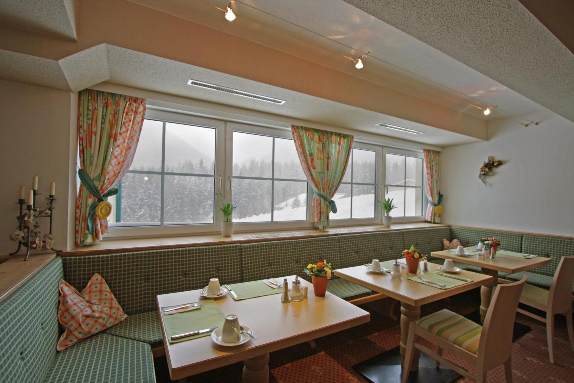 Hotel Garni - Restaurant Kaminstube Sankt Anton am Arlberg Exteriér fotografie