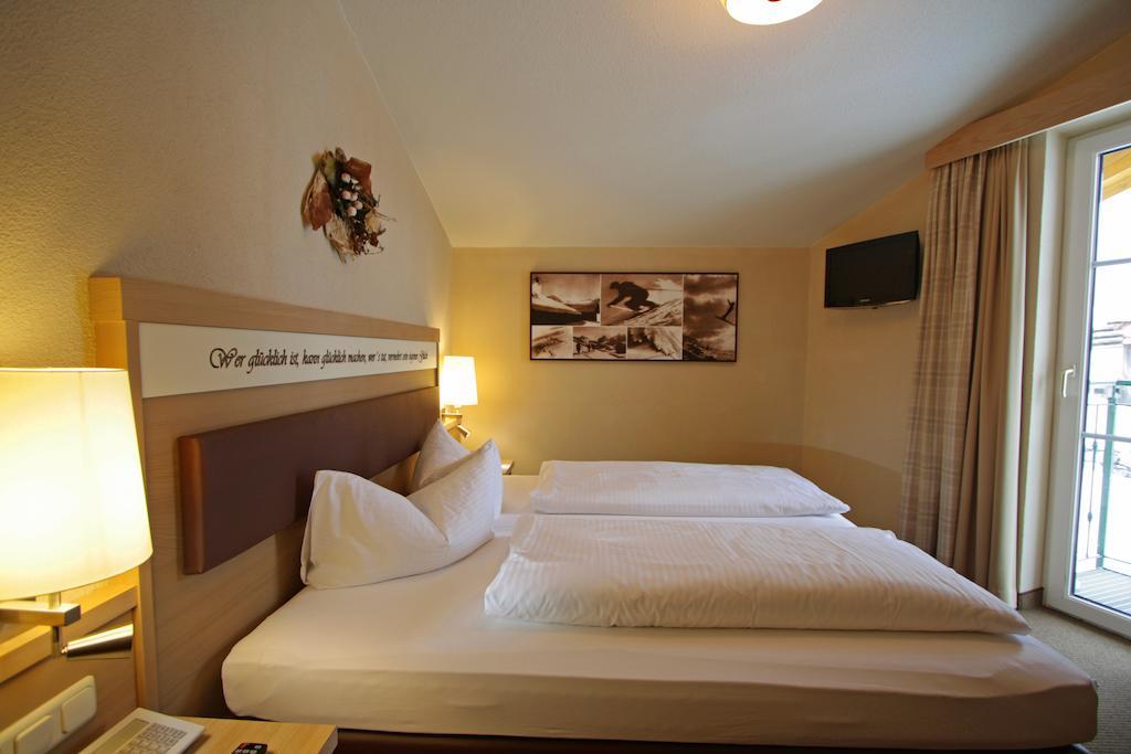 Hotel Garni - Restaurant Kaminstube Sankt Anton am Arlberg Pokoj fotografie