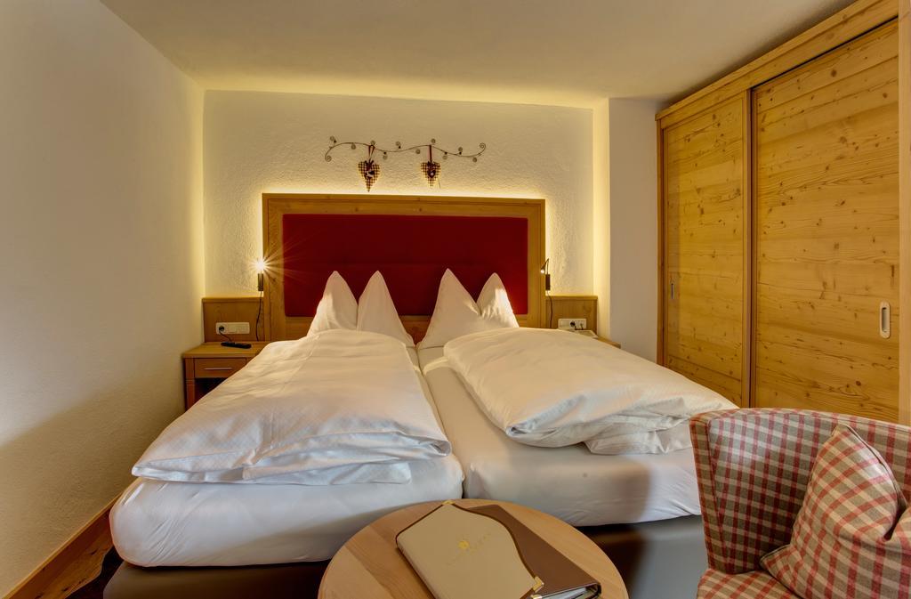 Hotel Garni - Restaurant Kaminstube Sankt Anton am Arlberg Exteriér fotografie